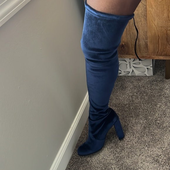 Stuart Weitzman Highland Blue Velvet Thigh Boot - Picture 4 of 6